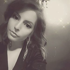 Meet your Posher, Alexandra